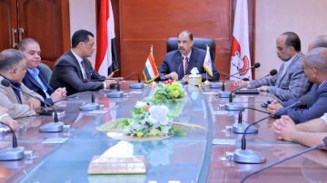 محافظ سوهاج يعقد اجتماعا لبحث آليات توفير الزي المدرسي بأسعار مخفضة وجودة عالية محافظ سوهاج يعقد اجتماعا لبحث آليات توفير الزي المدرسي بأسعار مخفضة وجودة عالية