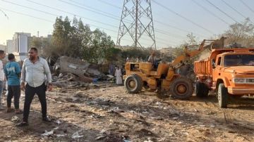 محافظة الجيزة تزيل أكبر تجمع لفرز المخلفات والعشش بحدائق الأهرام