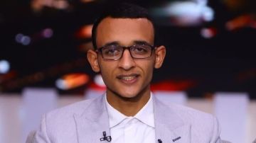 وزير الأوقاف يهنئ المرشح الفائز بالمسابقة الدولية لحفظ القرآن بأستانا وزير الأوقاف يهنئ المرشح الفائز بالمسابقة الدولية لحفظ القرآن بأستانا