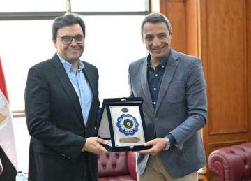 وزير الثقافة يلتقي محافظ السويس لبحث سبل دعم الأنشطة الإبداعية وزير الثقافة يلتقي محافظ السويس لبحث سبل دعم الأنشطة الإبداعية