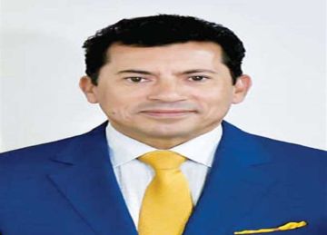 وزير الشباب والرياضة يتلقي خطابا من رئيس الكونفدرالية الإفريقية للمصارعة بشأن الجهود الدولية لمكافحة التجنيس