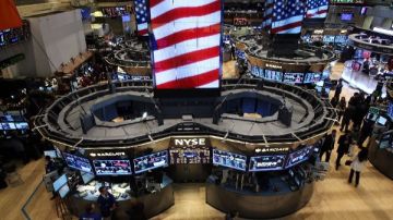 الأسهم الأمريكية ترتفع بدعم آمال تهدئة التوترات التجارية بين الولايات المتحدة والصين الأسهم الأمريكية ترتفع بدعم آمال تهدئة التوترات التجارية بين الولايات المتحدة والصين