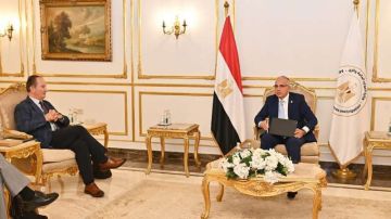 الدكتور سويلم: مناقشة التعاون في مجالات النماذج الرياضية والتكيف مع تغير المناخ والتحلية للإنتاج الكثيف للغذاء