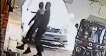 النيابة تصرح بدفن جثامين ربة منزل وأبنائها الثلاثة.. قتلهم مالك محل فى فيصل النيابة تصرح بدفن جثامين ربة منزل وأبنائها الثلاثة.. قتلهم مالك محل فى فيصل