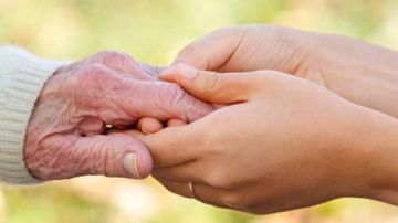 بر الوالدين بعد الموت.. 7 أمور ودعاء مستجاب عند الفجر بر الوالدين بعد الموت.. 7 أمور ودعاء مستجاب عند الفجر