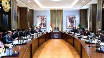 رئيس الوزراء يستعرض جهود تجهيز الشركات الحكومية للطرح رئيس الوزراء يستعرض جهود تجهيز الشركات الحكومية للطرح