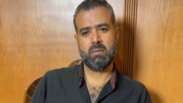 قبلة الوداع .. آخر مشهد جمع صغير الإسماعيلية بوالده في واقعة الصاروخ الكهربائي قبلة الوداع .. آخر مشهد جمع صغير الإسماعيلية بوالده في واقعة الصاروخ الكهربائي
