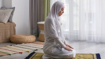 ما حكم صلاة المرأة بالبنطلون ؟.. عضو بالأزهر توضح ما حكم صلاة المرأة بالبنطلون ؟.. عضو بالأزهر توضح