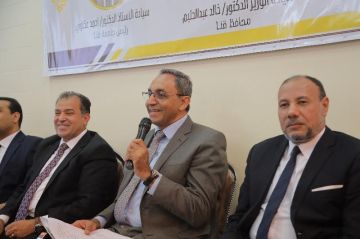 محافظ قنا: تنفيذ أكبر مشروع لتخزين بطاريات الطاقة