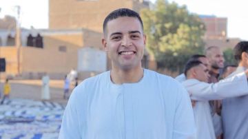 الآلاف يشيعون جثمان شهيد الشرطة فى مقابر قرية دنفيق بقنا الآلاف يشيعون جثمان شهيد الشرطة فى مقابر قرية دنفيق بقنا