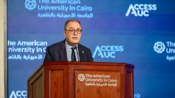 رئيس الجامعة الأمريكية: منحة ساويرس تضمن تعليما مجانيا لـ 5 طلاب مصريين سنويا