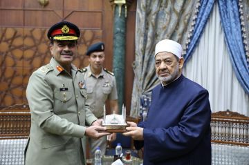 شيخ الأزهر يوجه رسالة لباكستان عبر الجيش شيخ الأزهر يوجه رسالة لباكستان عبر الجيش