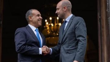 وزير الخارجية يلتقى مع نظيره الفرنسي