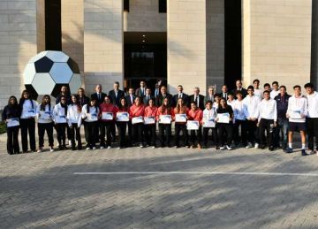 وزير الرياضة يكرم منتخبي ناشئي وناشئات البادل بعد إنجازهما في بطولة العالم وزير الرياضة يكرم منتخبي ناشئي وناشئات البادل بعد إنجازهما في بطولة العالم