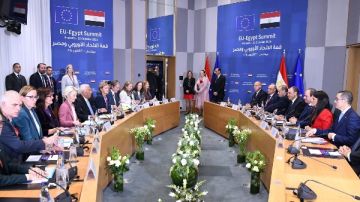 الرئيس السيسي يشارك في عشاء عمل على هامش القمة المصرية الأوروبية الرئيس السيسي يشارك في عشاء عمل على هامش القمة المصرية الأوروبية