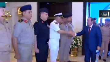 الرئيس السيسي يصل لحضور الندوة التثقيفية الـ42 للقوات المسلحة الرئيس السيسي يصل لحضور الندوة التثقيفية الـ42 للقوات المسلحة