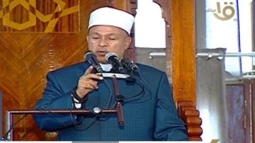 خطيب الجمعة: الشاب السوي والفتاة المحترمة لا يخرجان إلا من بيت قد امتلأ بالرحمة والحب