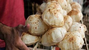عاجل بعد زيادة السولار.. هل يرتفع سعر رغيف الخبز المدعم؟ وزير التموين يكشف عاجل بعد زيادة السولار.. هل يرتفع سعر رغيف الخبز المدعم؟ وزير التموين يكشف