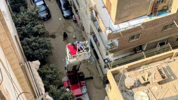 في الدور الـ 12 والأسانسير عطلان .. تفاصيل إنقاذ سيدة حامل باستخدام ونش خارجي في الدور الـ 12 والأسانسير عطلان .. تفاصيل إنقاذ سيدة حامل باستخدام ونش خارجي