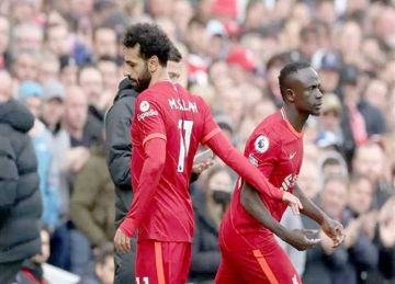  لم يتوقع أحد ما حدث .. كلوب يتحدث عن الثنائي محمد صلاح وماني في ليفربول