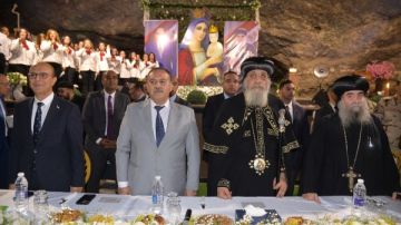 محافظ أسيوط يشهد أمسية مصر بحضور البابا تواضروس : وطن التعايش والوحدة