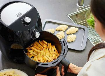 الإير فراير هترجع جديدة .. حيل فعالة لإزالة الدهون الصعبة بدون مجهود أو مواد غالية  الإير فراير هترجع جديدة .. حيل فعالة لإزالة الدهون الصعبة بدون مجهود أو مواد غالية