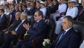 الرئيس السيسي يشاهد عروض القوة البدنية والدفاع عن النفس لطلبة أكاديمية الشرطة