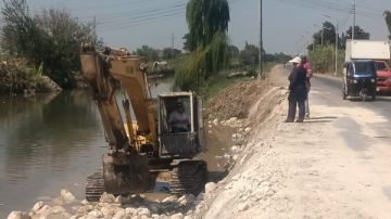 بتكلفة 27.5 مليون .. متابعة أعمال رفع كفاءة طريق جسر فرهاش بالبحيرة بتكلفة 27.5 مليون .. متابعة أعمال رفع كفاءة طريق جسر فرهاش بالبحيرة