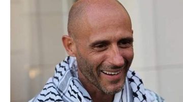 شارك في أسطول الصمود.. ناشط إيطالي يعلن اعتناقه الإسلام