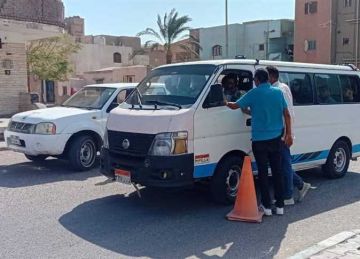 محافظ البحر الأحمر يوجه بحملات ميدانية مكثفة لضبط الالتزام بتعريفة الركوب الجديدة محافظ البحر الأحمر يوجه بحملات ميدانية مكثفة لضبط الالتزام بتعريفة الركوب الجديدة