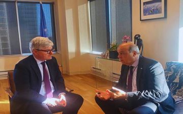 وزير الطيران المصري يبحث مع الإيكاو تعزيز التعاون ودعم السلامة الجوية