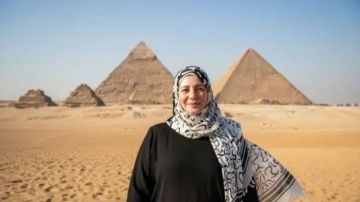 افتتاح المتحف المصري الكبير.. عبلة كامل تثير الجدل من أمام الأهرامات افتتاح المتحف المصري الكبير.. عبلة كامل تثير الجدل من أمام الأهرامات