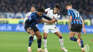 التعادل 1-1 يحسم الشوط الأول من مباراة ميلان وأتلانتا في الدوري الإيطالي التعادل 1-1 يحسم الشوط الأول من مباراة ميلان وأتلانتا في الدوري الإيطالي