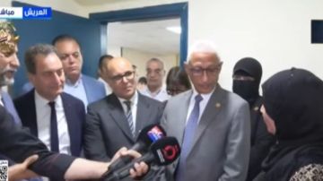 السفير الفرنسي يزور مستشفى العريش ويشيد بجهود مصر لتقديم الخدمات الطبية للمصابين الفلسطينيين السفير الفرنسي يزور مستشفى العريش ويشيد بجهود مصر لتقديم الخدمات الطبية للمصابين الفلسطينيين