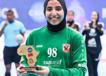 حارسة يد الأهلي تفوز بجائزة أفضل لاعبة أمام كالارا ياوندي بالبطولة الأفريقية حارسة يد الأهلي تفوز بجائزة أفضل لاعبة أمام كالارا ياوندي بالبطولة الأفريقية