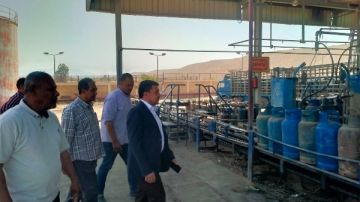 رئيس مدينة الطود يتفقد مصنع تعبئة البوتاجاز لمتابعة سير العمل رئيس مدينة الطود يتفقد مصنع تعبئة البوتاجاز لمتابعة سير العمل