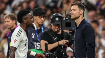 فينيسيوس يثير الجدل برحيله عن ريال مدريد بعد تبديله في الكلاسيكو فينيسيوس يثير الجدل برحيله عن ريال مدريد بعد تبديله في الكلاسيكو