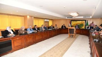 محافظ الفيوم يوجه بتوفير الرعاية الصحية وفرص العمل للشباب والفتيات وذوي الهمم