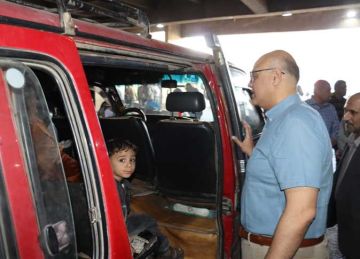 محافظ القليوبية في جولة على المواقف ومحطات الوقود لمتابعة التزام السائقين بـ التعريفة الجديدة (صور)