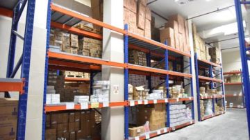 نائب وزير الصحة يتفقد مخازن الأدوية والمستلزمات الطبية بشمال سيناء نائب وزير الصحة يتفقد مخازن الأدوية والمستلزمات الطبية بشمال سيناء