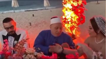 ألعب يا ابن المحظوظة.. فيديو مأذون الساحل الشرير يثير جدل السوشيال ميديا ألعب يا ابن المحظوظة.. فيديو مأذون الساحل الشرير يثير جدل السوشيال ميديا