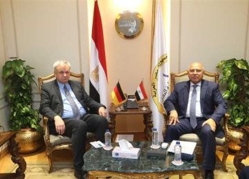 الوزير يبحث مع سفير ألمانيا تعزيز التعاون في مجالي النقل والصناعة الوزير يبحث مع سفير ألمانيا تعزيز التعاون في مجالي النقل والصناعة
