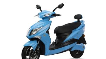 حذر السير بالاسكوتر الكهربائي في شوارع القاهرة حذر السير بالاسكوتر الكهربائي في شوارع القاهرة