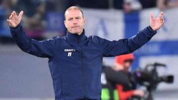 خاص.. الدنماركي جيس ثورب مدرب الأهلي الجديد يصل القاهرة غدا