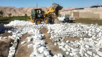 محافظ أسيوط: إزالة 79 حالة تعد واسترداد 2200 فدان