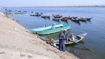 محافظ سوهاج يتفقد المسطح المائي للجزيرة المستجدة ويطمئن على منسوب المياه