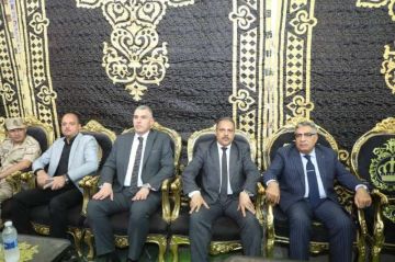محافظا الشرقية والدقهلية يقدمان واجب العزاء لأسرة الدكتور أحمد عمر هاشم محافظا الشرقية والدقهلية يقدمان واجب العزاء لأسرة الدكتور أحمد عمر هاشم