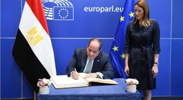 مصر.. نشطاء يتداولون رسالة بخط يد السيسي اللافت (صور) مصر.. نشطاء يتداولون رسالة بخط يد السيسي اللافت (صور)