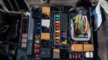 نصائح للحفاظ على النظام الكهربائي بالسيارات؟