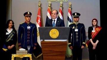 أشعر بمعاناة المواطنين في تحمل الضغوط وأنا واحد منهم.. أبرز تصريحات الرئيس السيسي اليوم أشعر بمعاناة المواطنين في تحمل الضغوط وأنا واحد منهم.. أبرز تصريحات الرئيس السيسي اليوم